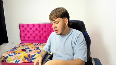 Snapshot of val_andbry chatting on 04.06.26 val_andbry online show from 04.06.26