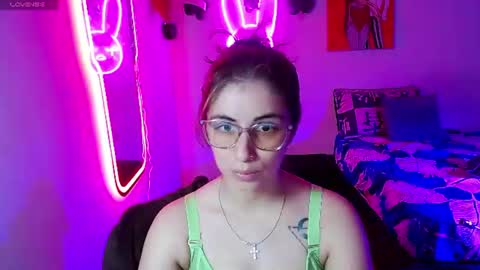 Snapshot of val_angelll chatting on 06.30.26 valentina online show from 06.30.26
