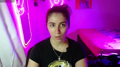 Snapshot of val_angelll chatting on 07.14.26 valentina online show from 07.14.26