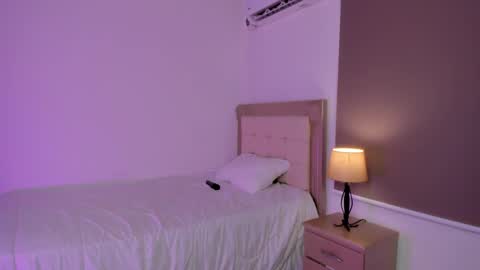 HI IM NEW online show from 01.04.25