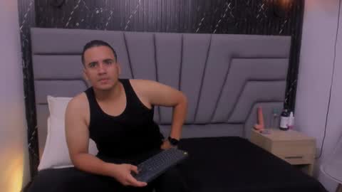 Snapshot of vale_n_matt chatting on 09.14.25 Samantha y Matt online show from 09.14.25