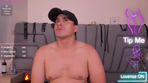 Snapshot of vale_n_matt chatting on 10.05.25 Samantha y Matt online show from 10.05.25