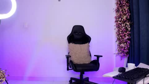 Snapshot of valen_sweet01 chatting on 12.02.24 valentina online show from 12.02.24