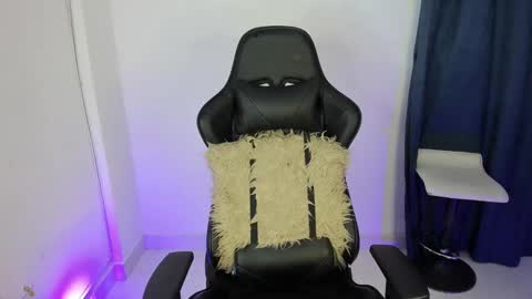 Snapshot of valen_sweet01 chatting on 02.23.25 valentina online show from 02.23.25