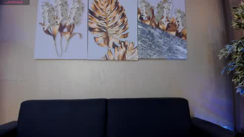 Snapshot of valenmilan chatting on 04.21.26 valentina milan online show from 04.21.26