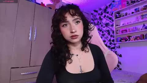 Snapshot of valenor_ chatting on 07.17.26 valentina online show from 07.17.26