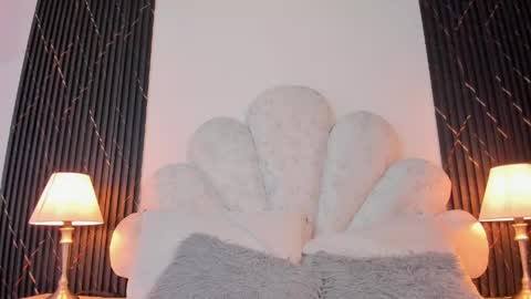 Snapshot of valenrosse_ chatting on 05.15.26 Valen online show from 05.15.26