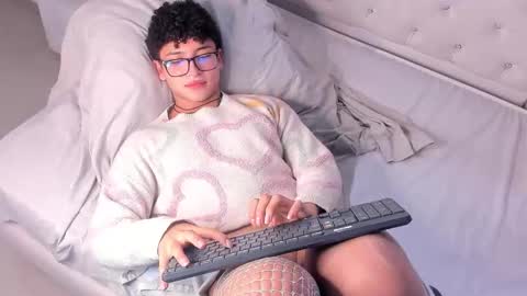 Valentin0 online show from 12.04.25