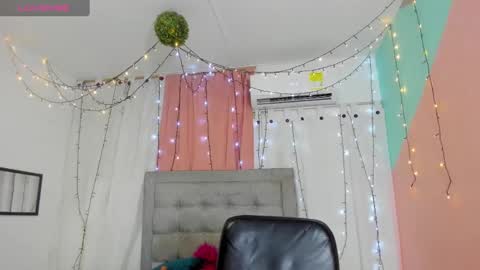 Snapshot of valentina_0_ chatting on 01.20.25 Valentina online show from 01.20.25