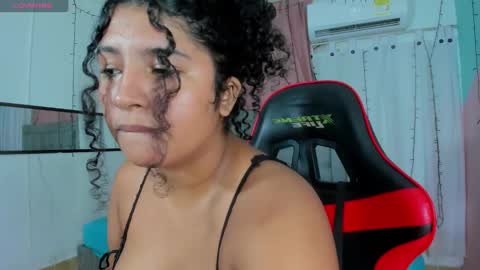 Snapshot of valentina_0_ chatting on 10.18.25 Valentina online show from 10.18.25