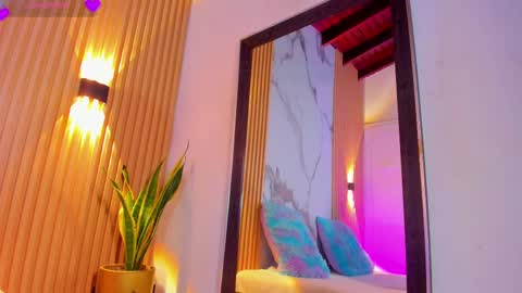 Snapshot of valentina_lux1 chatting on 09.19.25 Valentina online show from 09.19.25