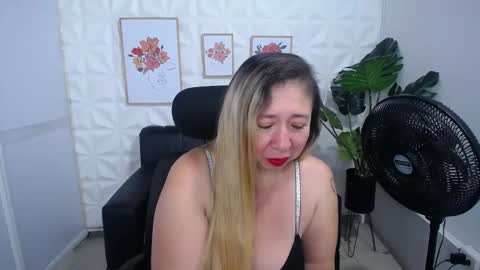 Snapshot of valentina_mature chatting on 03.06.25 Valentina online show from 03.06.25