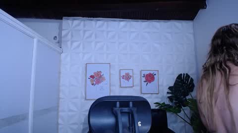 Snapshot of valentina_mature chatting on 09.08.25 Valentina online show from 09.08.25