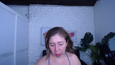 Snapshot of valentina_mature chatting on 09.09.25 Valentina online show from 09.09.25