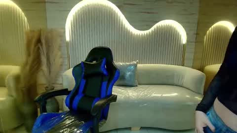 Snapshot of valentina_r_ chatting on 09.30.25 Valentina online show from 09.30.25