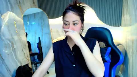 Snapshot of valentina_r_ chatting on 11.29.25 Valentina online show from 11.29.25