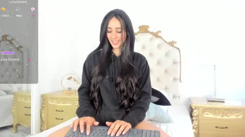 Snapshot of valentina_ross_ chatting on 02.07.25 Valentina online show from 02.07.25