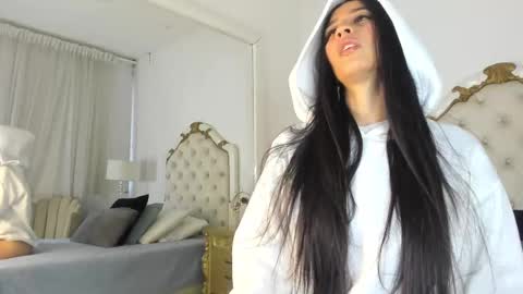 Snapshot of valentina_ross_ chatting on 02.13.25 Valentina online show from 02.13.25