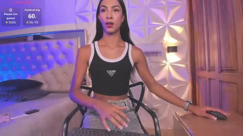 Snapshot of valentinaliux_ chatting on 05.17.26 valentinaliux_ online show from 05.17.26