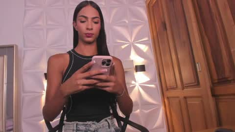 Snapshot of valentinaliux_ chatting on 05.21.26 valentinaliux_ online show from 05.21.26