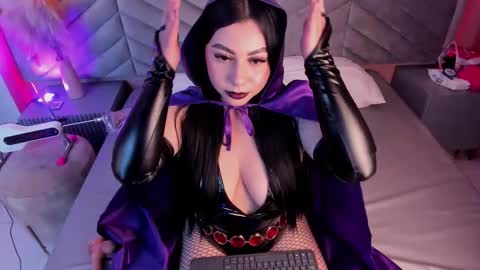 Mia  online show from 10.17.25