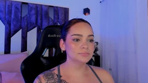 Snapshot of valentine_white1 chatting on 09.15.25 online show from 09.15.25