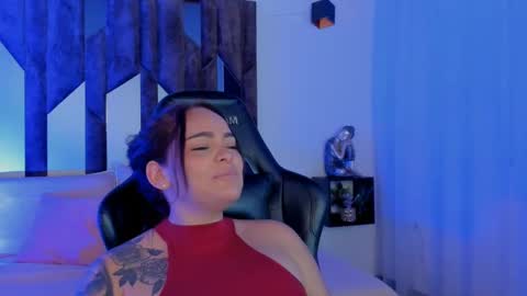 Snapshot of valentine_white1 chatting on 09.17.25 online show from 09.17.25