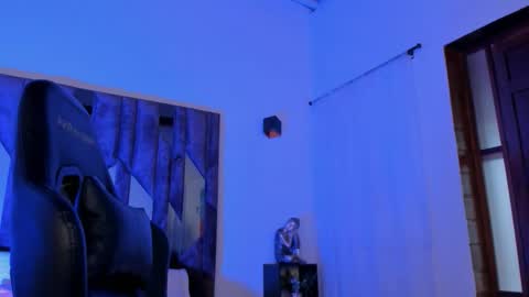 Snapshot of valentine_white1 chatting on 09.18.25 online show from 09.18.25