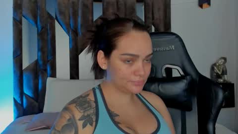 Snapshot of valentine_white1 chatting on 09.21.25 online show from 09.21.25