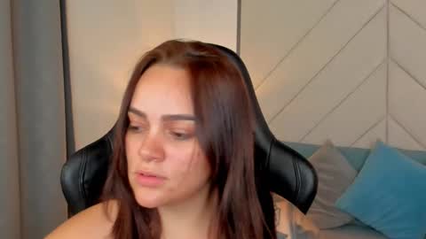 Snapshot of valentine_white1 chatting on 09.29.25 online show from 09.29.25