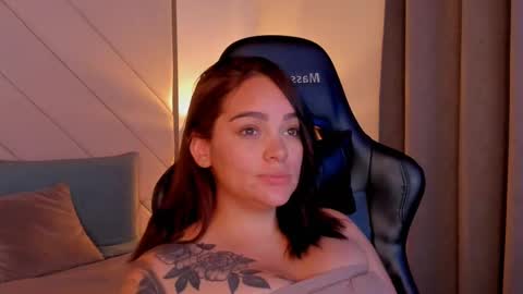 Snapshot of valentine_white1 chatting on 09.30.25 online show from 09.30.25