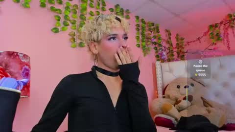 valentinee_xo online show from 07.01.26