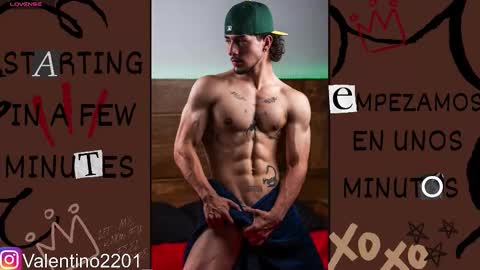 Snapshot of valentino2201 chatting on 02.08.26 valentino online show from 02.08.26