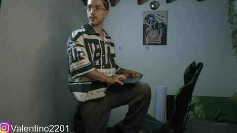 Snapshot of valentino_2201 chatting on 04.01.26 Valentino - 15 OFF valentino2201 online show from 04.01.26