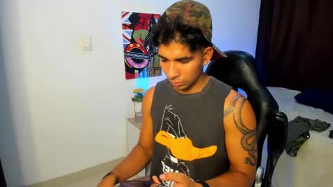 Snapshot of valentino_moura_ chatting on 02.26.25 VALENTINO MOURA online show from 02.26.25