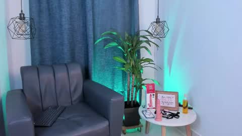 VALENTINO CASTAO online show from 02.17.25