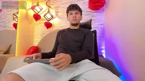 Snapshot of valentino_russo chatting on 02.17.26 VALENTINO online show from 02.17.26