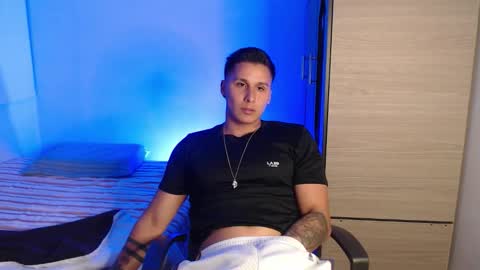 Snapshot of valentinosex_1 chatting on 03.27.26 VALENTINO online show from 03.27.26