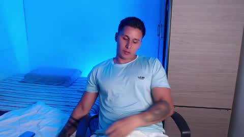 Snapshot of valentinosex_1 chatting on 03.31.26 VALENTINO online show from 03.31.26