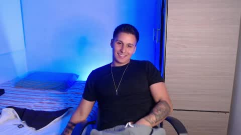 Snapshot of valentinosex_1 chatting on 03.31.26 VALENTINO online show from 03.31.26