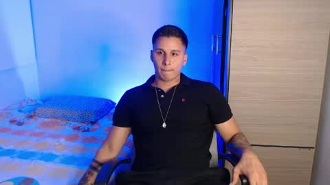 Snapshot of valentinosex_1 chatting on 04.17.26 VALENTINO online show from 04.17.26