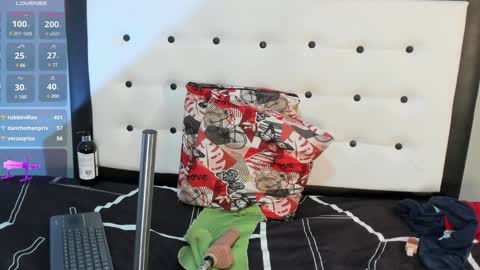 Snapshot of valeri_hurtado chatting on 01.18.25 Valeria online show from 01.18.25