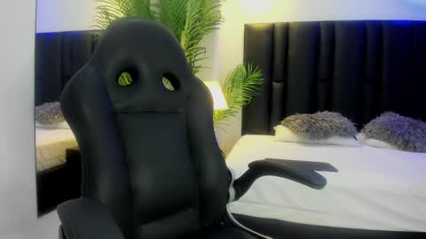 Snapshot of valeri_tafur chatting on 11.11.25 valeri_tafur online show from 11.11.25