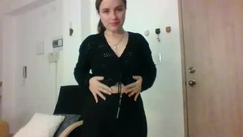 Snapshot of valeriafrannco chatting on 11.27.25 valeriafrannco online show from 11.27.25