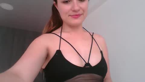 Snapshot of valeriafrannco chatting on 05.08.26 valeriafrannco online show from 05.08.26