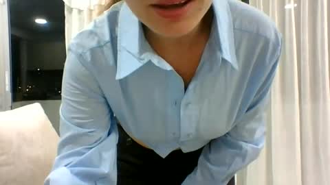 Snapshot of valeriafrannco chatting on 06.23.26 valeriafrannco online show from 06.23.26