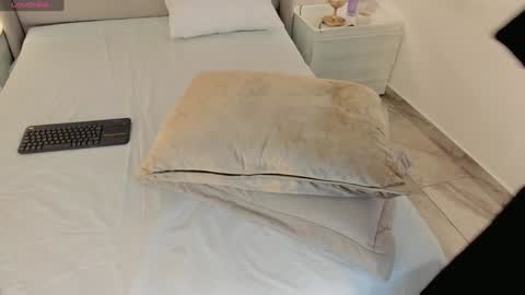 Snapshot of valeriah_ chatting on 12.18.24 Valeria online show from 12.18.24