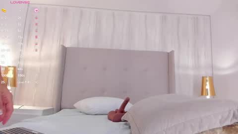 Snapshot of valeriah_ chatting on 02.13.25 Valeria online show from 02.13.25