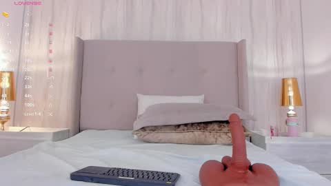 Snapshot of valeriah_ chatting on 02.14.25 Valeria online show from 02.14.25