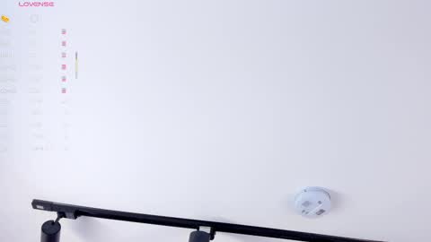 Snapshot of valeriah_ chatting on 09.23.25 Valeria online show from 09.23.25